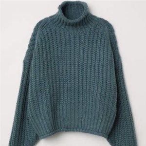 H&M teal chunky knit cropped sweater SIZE MEDIUM